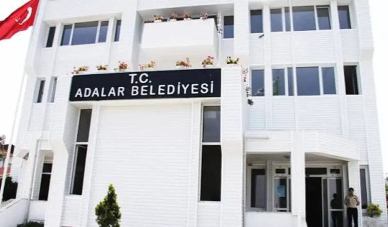 Adalar Belediye Başkanvekilliği Seçiminde AKP Adayına Oy Veren Üç CHP'li Disipline Sevk Edildi