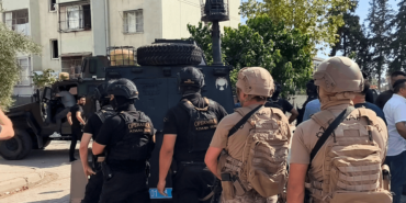 Adana'da Polise El Bombasıyla Direnen Firari ve Suç Ortağı Tutuklandı