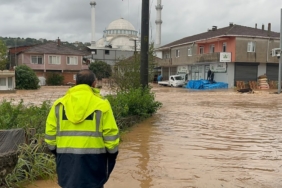 Sakarya Karasu'da Şiddetli Yağış Sonucu Dere Taştı Ev ve İş Yerlerini Su Bastı