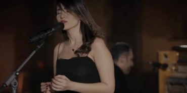 İran Temyiz Mahkemesi Başörtüsüz Konser Veren Parastoo Ahmadi'nin Kırbaç Cezasını Onadı