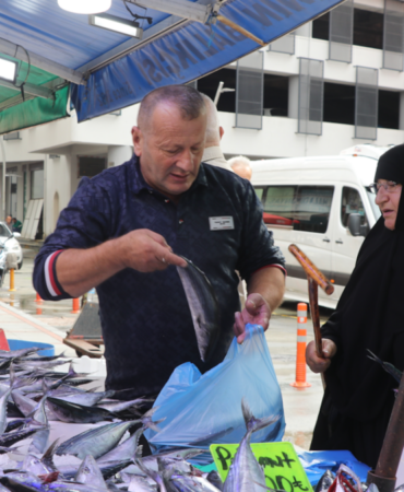 Rize'de Palamut Bolluğu Balıkçı Tezgahlarında Fiyatları 50 Liraya Kadar Düşürdü