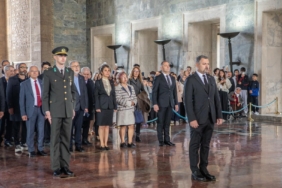 Muayenehane Hekimleri 1 Ekim Dolayısıyla Anıtkabir’de Ata’nın Huzuruna Çıktı