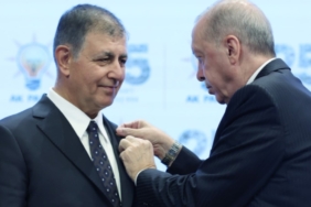 AKP'ye Katılan Cemil Tugay Sosyal Medya Hesaplarında Dikkat Çeken Değişiklikler Yaptı