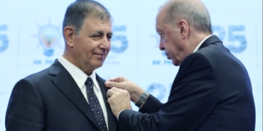 AKP'ye Katılan Cemil Tugay Sosyal Medya Hesaplarında Dikkat Çeken Değişiklikler Yaptı