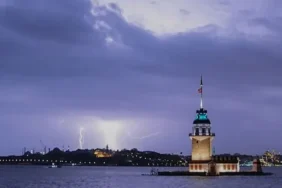 İstanbul'da sıcaklıklar Salı gününe bağlanan gece yarısından itibaren 8 ila 10 derece düşecek. AKOM, kent genelinde saatte 80 kilometre hıza ulaşan fırtına ve gök gürültülü sağanak yağış uyarısı yaptı.