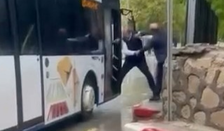 Elazığ'da Otobüs Şoförüne Şemsiyeli Saldırı