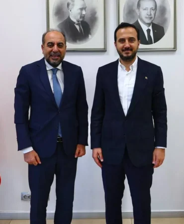 İstanbul 2 Nolu Baro Başkanı Rıza Saka AKP İl Başkanlığını Ziyaret Etti