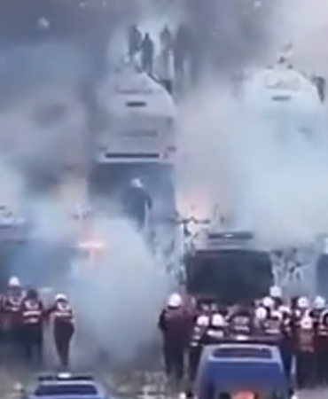 Arnavutluk'ta öğrenci eylemlerine diyalog çağrısı